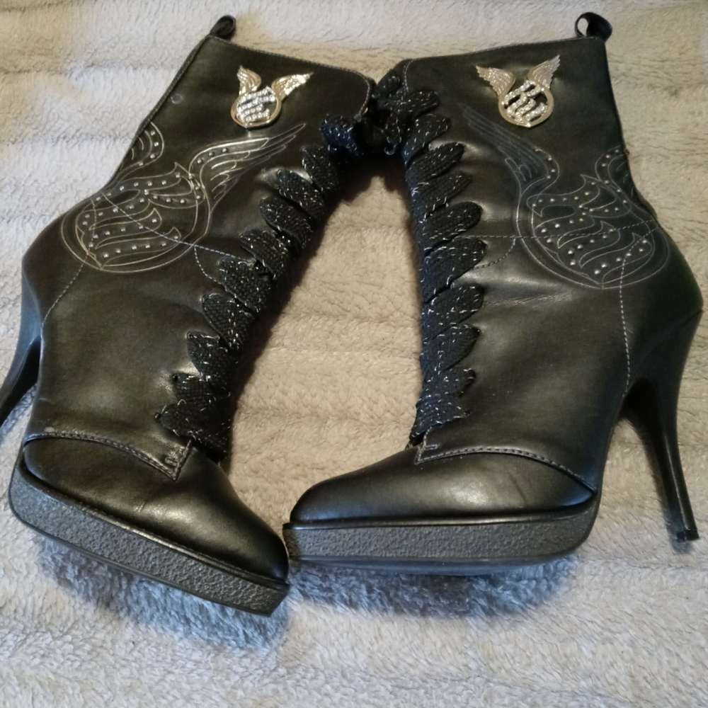 Heeled boots